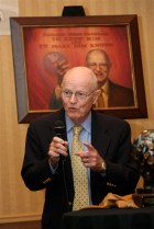 Robertson McQuilkin accepts Lifetime of Service Award